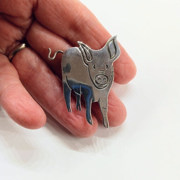 Sterling Silver Pig Pin - Picture 2 of 4